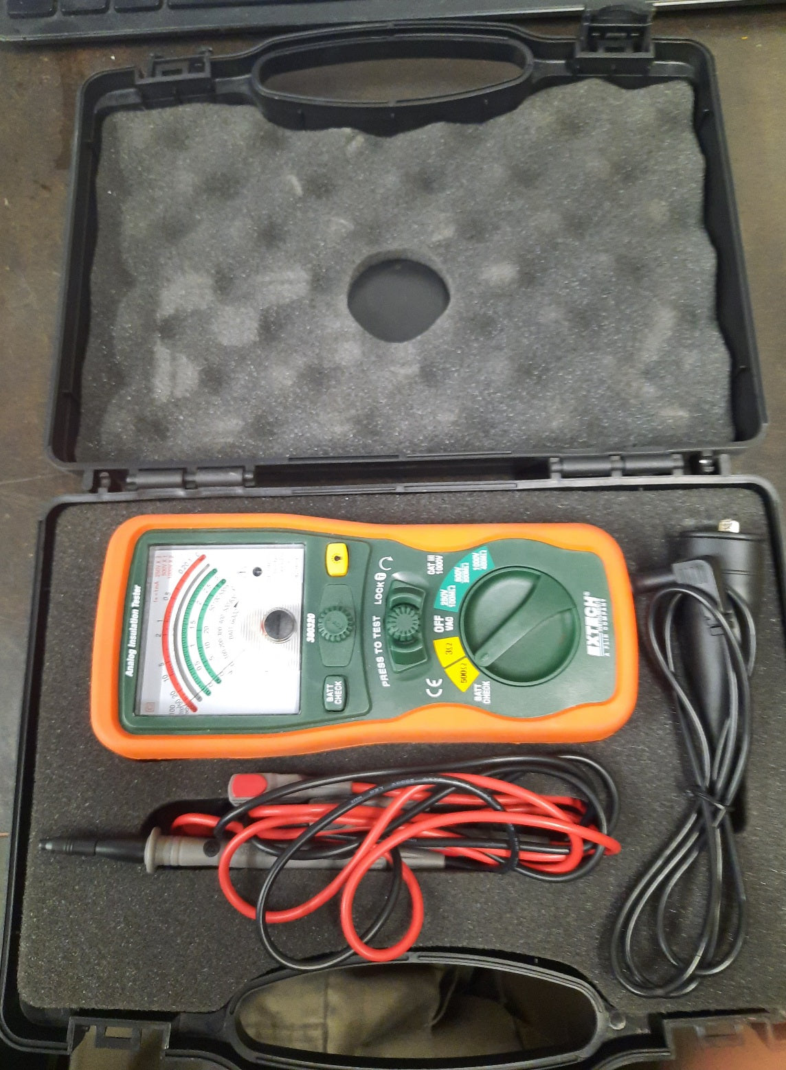 380320 Analog Insulation Tester – Westcan Aircraft Auction